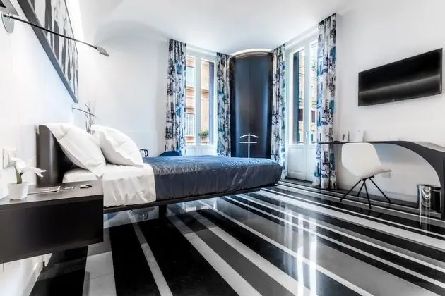 Senior Tek Büyük Yataklı Oda