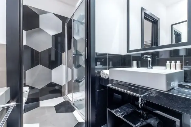 Senior Tek Büyük Yataklı Oda