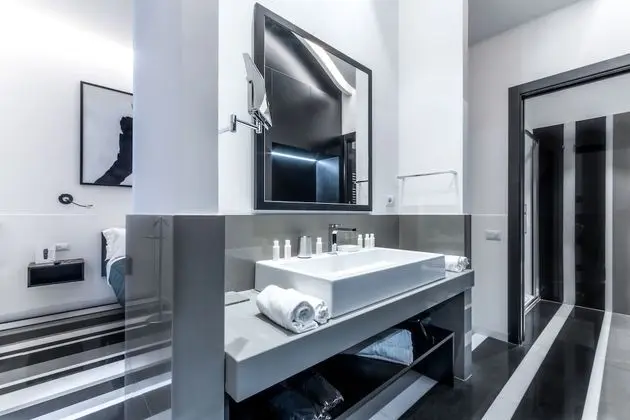 Senior Tek Büyük Yataklı Oda