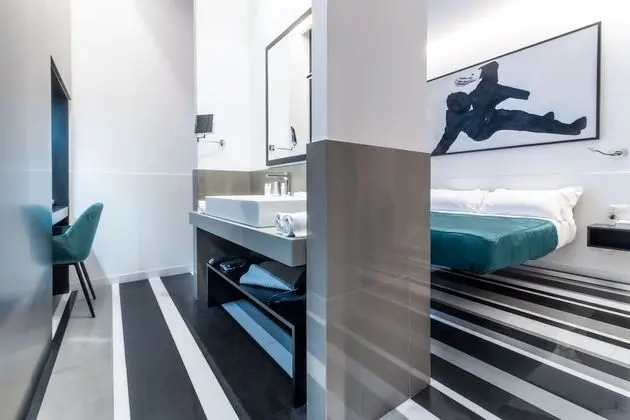 Senior Tek Büyük Yataklı Oda