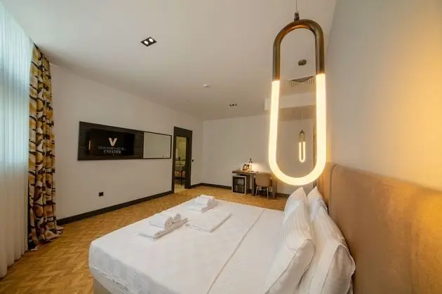 2 + 1 Suite Room