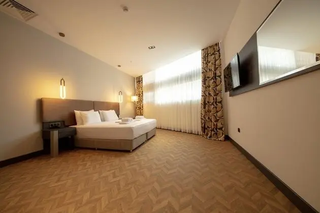 2 + 1 Suite Room