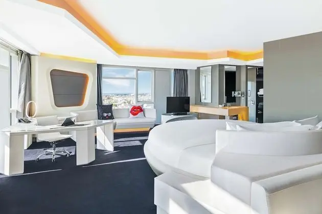 Süit (Round Bed V Suite)