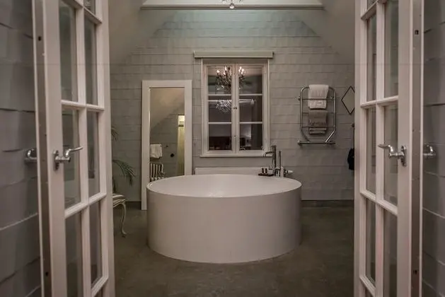 Süit, 1 En Büyük (King) Boy Yatak, Sigara İçilmez, Küvet