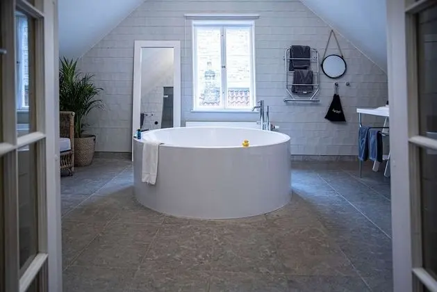 Süit, 1 En Büyük (King) Boy Yatak, Sigara İçilmez, Küvet