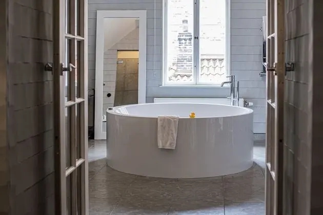 Süit, 1 En Büyük (King) Boy Yatak, Sigara İçilmez, Küvet