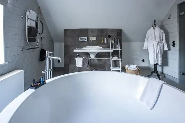 Süit, 1 En Büyük (King) Boy Yatak, Sigara İçilmez, Küvet