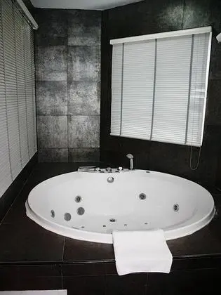 Pool Suite