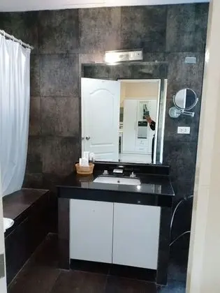 Pool Suite