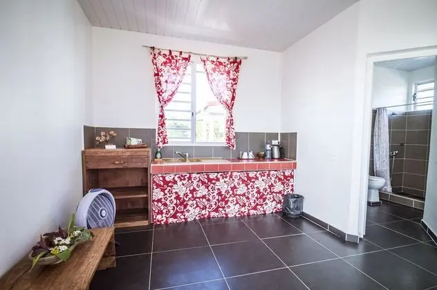 Bungalov, Deniz Manzaralı (Bungalow Faatere)