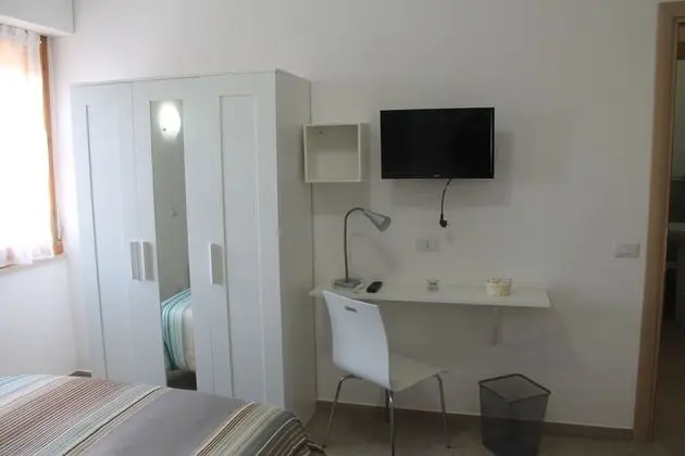 Economy Üç Kişilik Oda, Ortak Banyo (Via Gallicano nel Lazio, 1)