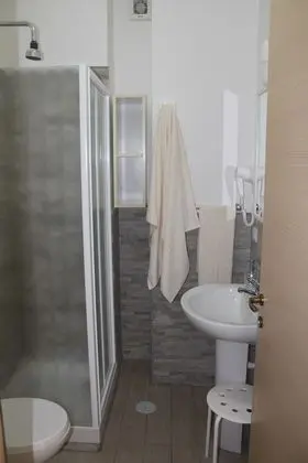 Economy Üç Kişilik Oda, Ortak Banyo (Via Gallicano nel Lazio, 1)