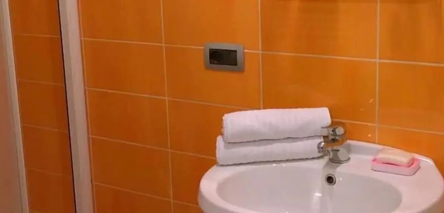 Büyük Yataklı Tek Kişilik Oda