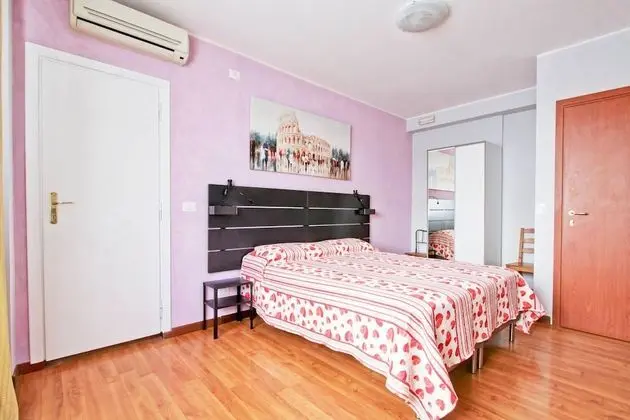 Tek Büyük veya İki Ayrı Yataklı Oda, Banyolu/Duşlu