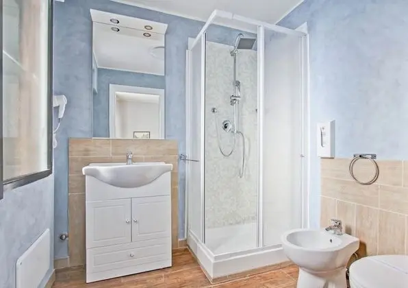 Tek Büyük veya İki Ayrı Yataklı Oda, Banyolu/Duşlu