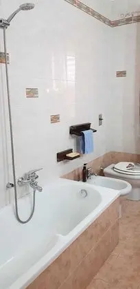 Standard Üç Kişilik Oda, Ortak Banyo