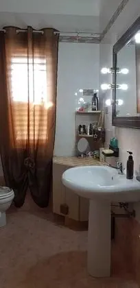 Standard Üç Kişilik Oda, Ortak Banyo