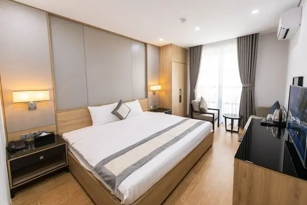 Sıra Ev (13BR, by the beach and swimming pools)