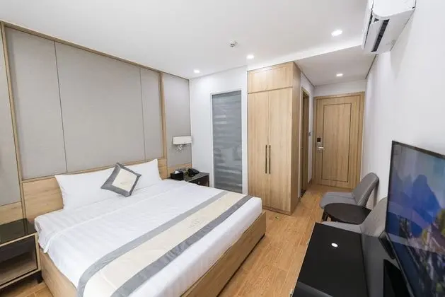 Sıra Ev (13BR, by the beach and swimming pools)