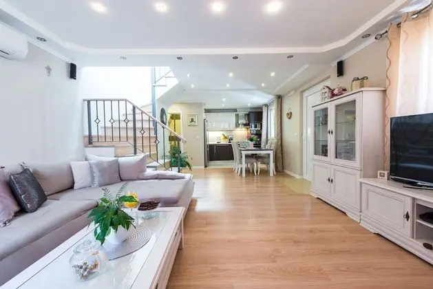Deluxe Ev, Bahçe Manzaralı
