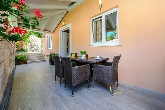 Deluxe Ev, Bahçe Manzaralı