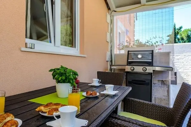 Deluxe Ev, Bahçe Manzaralı