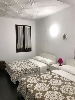 Tek Büyük Yataklı Oda, Ortak Banyo