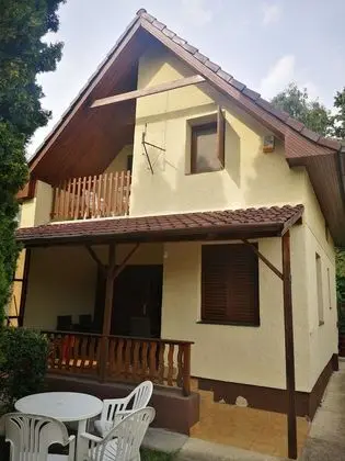 Standard Apart Daire, 2 Yatak Odası, Banyolu/Duşlu, Bahçe Manzaralı