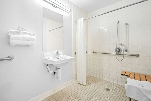Engellilere uygun banyo