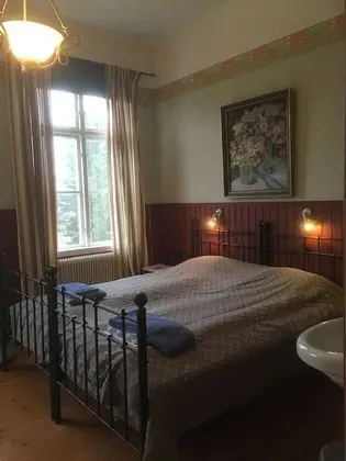 Tek Büyük veya İki Ayrı Yataklı Oda, Ortak Banyo