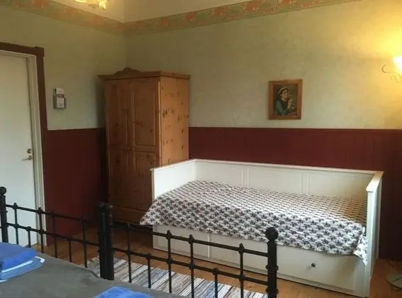 Tek Büyük veya İki Ayrı Yataklı Oda, Ortak Banyo