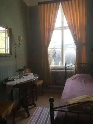 Tek Büyük veya İki Ayrı Yataklı Oda, Ortak Banyo