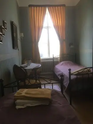 Tek Büyük veya İki Ayrı Yataklı Oda, Ortak Banyo