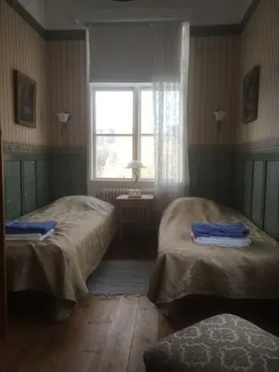 Tek Büyük veya İki Ayrı Yataklı Oda, Ortak Banyo