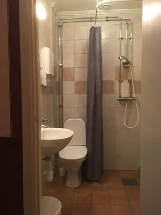 Tek Büyük veya İki Ayrı Yataklı Oda, Ortak Banyo