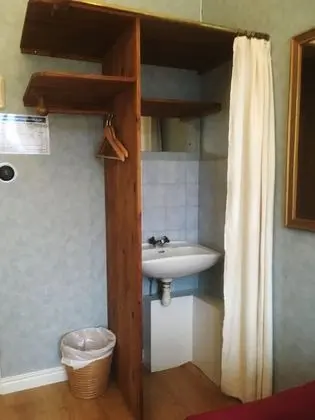 Tek Kişilik Oda, Ortak Banyo