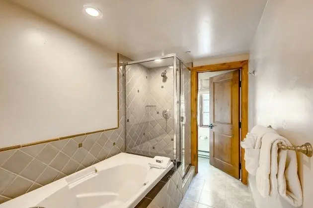 Oda, 2 Büyük (Queen) Boy Yatak, Şehir Manzaralı
