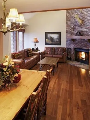 Oda, Birden Çok Yatak (3 Bedroom Townhome)