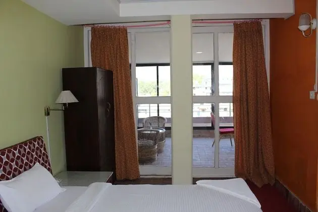 Deluxe Tek Büyük Yataklı Oda, Sigara İçilebilir, Dağ Manzaralı