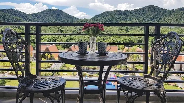 Deluxe Double with Pool & Mountain View