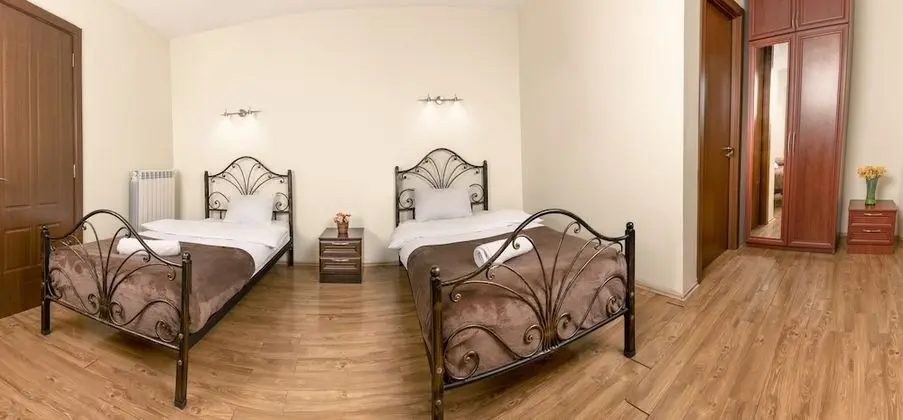 Family Oda, Dağ Manzaralı