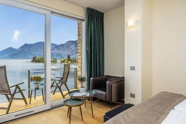 Tek Büyük veya İki Ayrı Yataklı Oda, Balkon, Göl Manzaralı (Elegance)