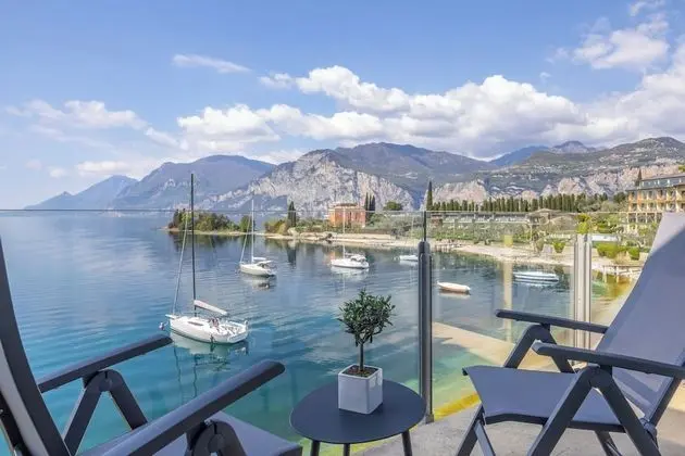 Tek Büyük veya İki Ayrı Yataklı Oda, Balkon, Göl Manzaralı (Elegance)