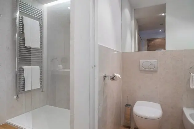 Tek Büyük veya İki Ayrı Yataklı Oda, Balkon, Göl Manzaralı (Elegance)
