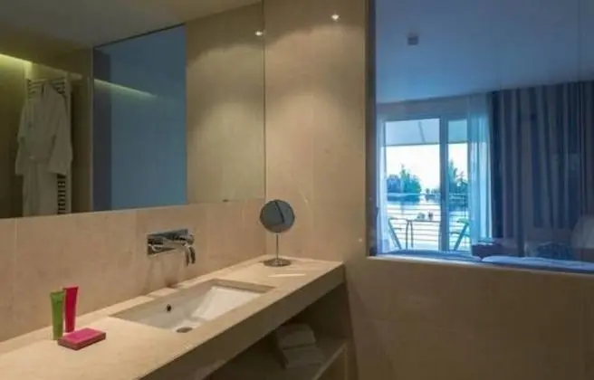 Tek Büyük veya İki Ayrı Yataklı Oda, Balkon, Göl Manzaralı (Elegance)