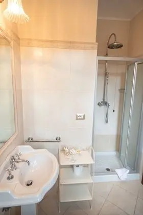 Classic Üç Kişilik Oda