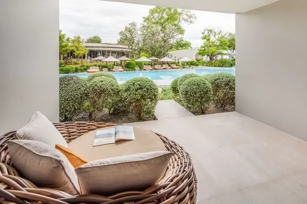 Mini Suite Pool Access