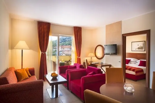 Superior Apart Daire, Balkon, Park Manzaralı