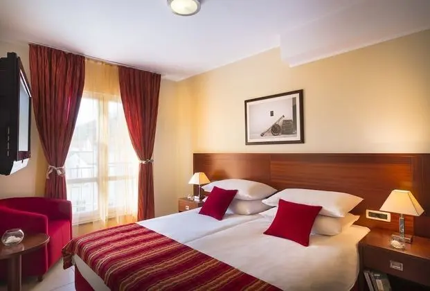 Superior Apart Daire, Balkon, Park Manzaralı