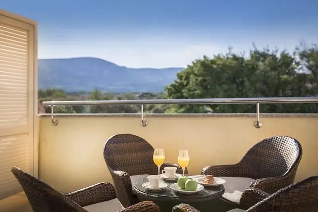 Superior Apart Daire, Balkon, Park Manzaralı